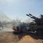 وزير الدفاع يدعو إلى تشديد الرقابة على التعدين وملاحقة مهربي المعادن بحزم